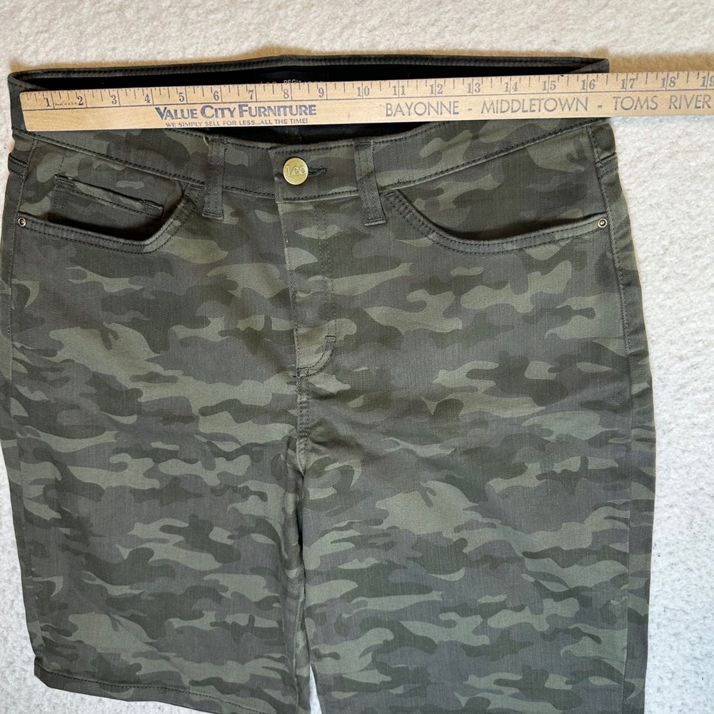 Lee Olive Green Camo Women's Bermuda Shorts - Picture 4 of 11